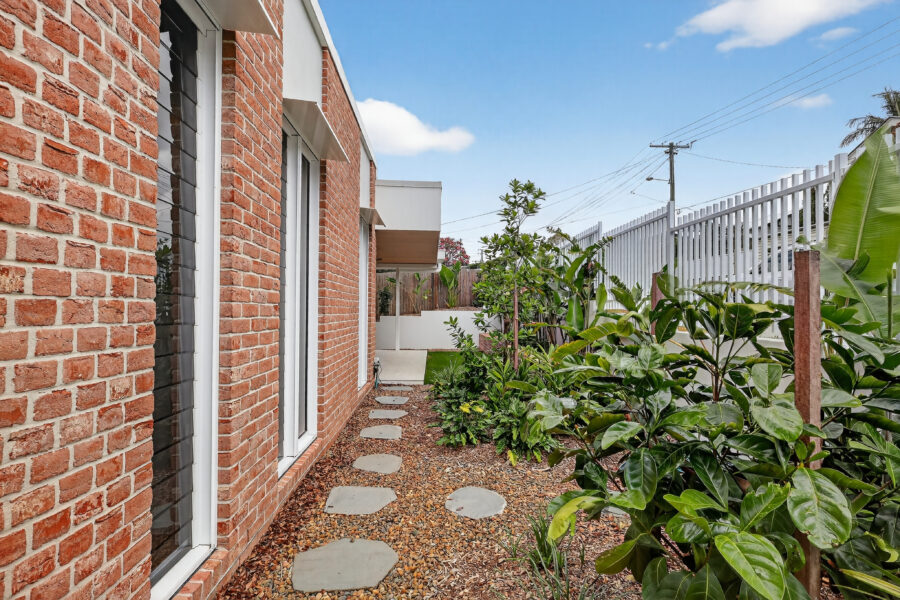 11 Lockyer St Camp Hill , QLD 4152 Australia