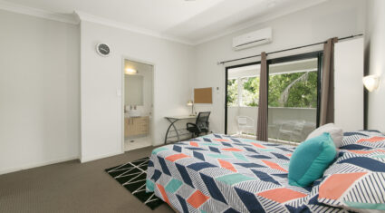 Room 4 - 4/18 Highview Terrace St Lucia , QLD 4067 Australia