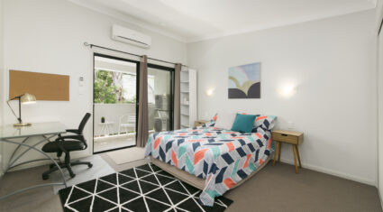 Room 4 - 4/18 Highview Terrace St Lucia , QLD 4067 Australia