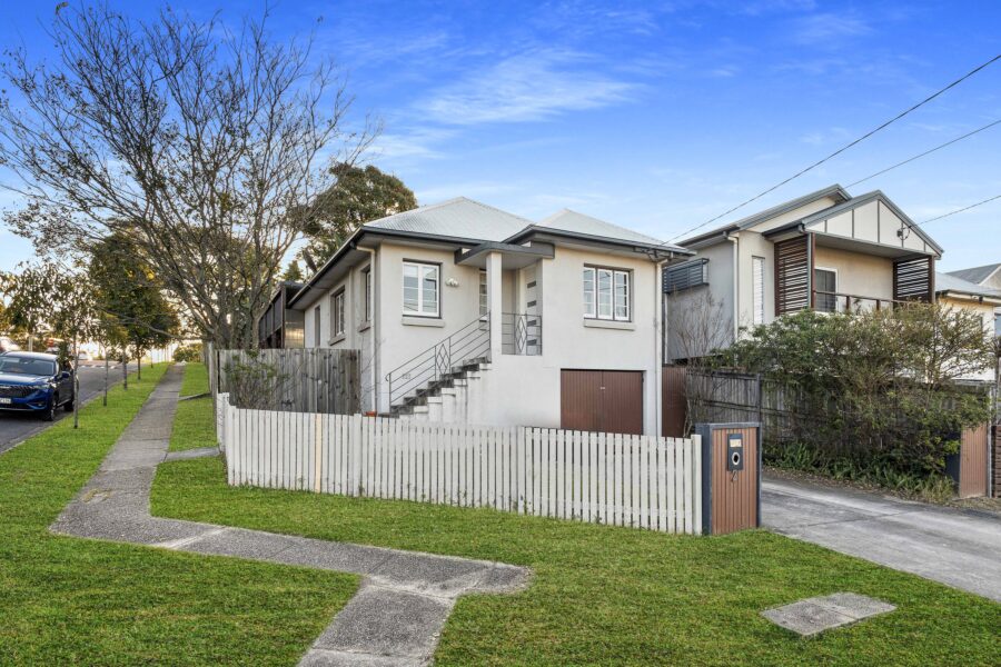 2 View St Kedron , QLD 4031 Australia