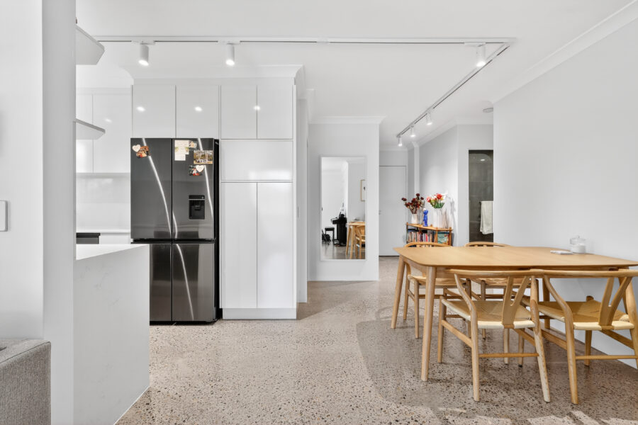 1/15 Weston St Coorparoo , QLD 4151 Australia