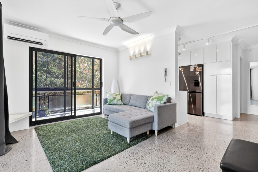 1/15 Weston St Coorparoo , QLD 4151 Australia