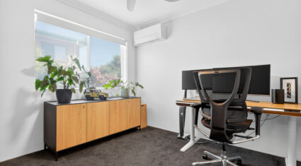 1/15 Weston St Coorparoo , QLD 4151 Australia