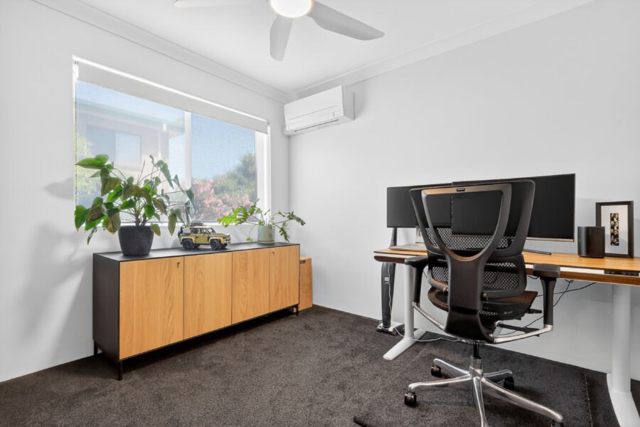 1/15 Weston St Coorparoo , QLD 4151 Australia