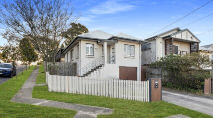 2 View St Kedron , QLD 4031 Australia