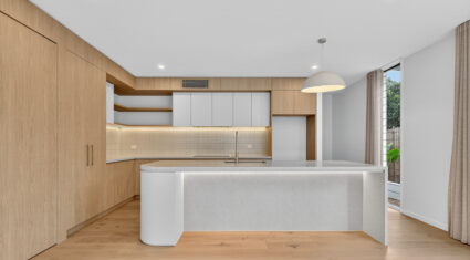 11 Lockyer St Camp Hill , QLD 4152 Australia