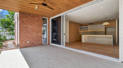 11 Lockyer St Camp Hill , QLD 4152 Australia