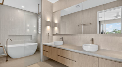 11 Lockyer St Camp Hill , QLD 4152 Australia