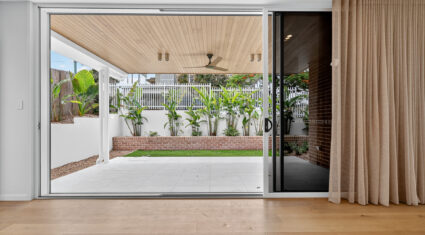 11 Lockyer St Camp Hill , QLD 4152 Australia