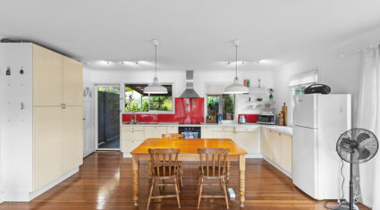 37 Algona St Holland Park West , QLD 4121 Australia