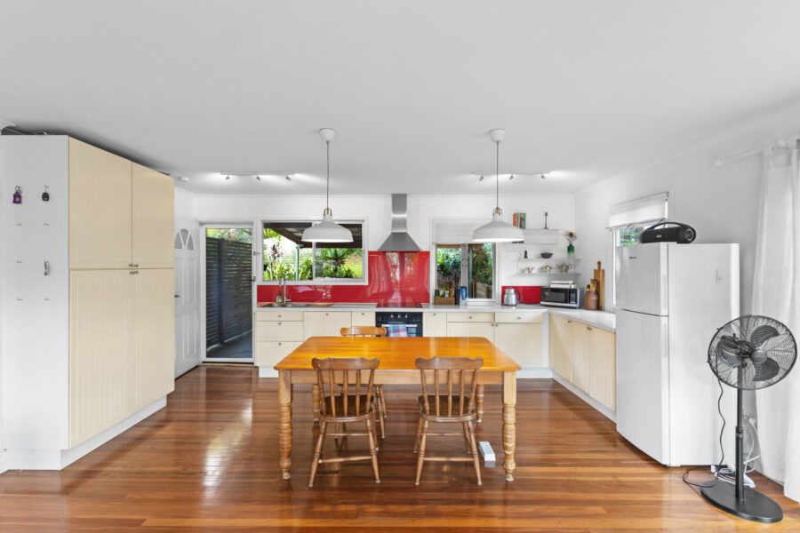 37 Algona St Holland Park West , QLD 4121 Australia