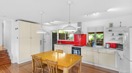 37 Algona St Holland Park West , QLD 4121 Australia