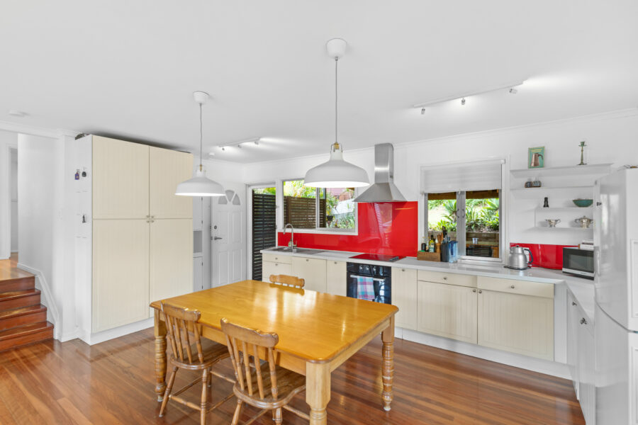 37 Algona St Holland Park West , QLD 4121 Australia