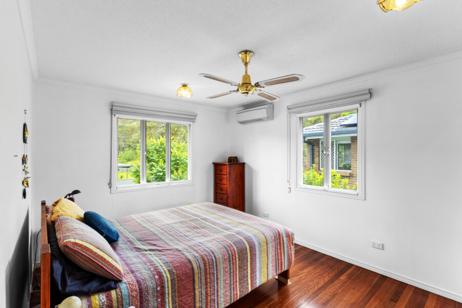 37 Algona St Holland Park West , QLD 4121 Australia