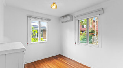 37 Algona St Holland Park West , QLD 4121 Australia