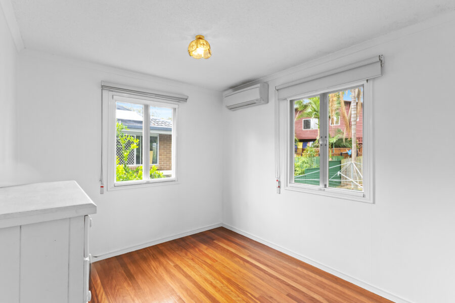 37 Algona St Holland Park West , QLD 4121 Australia