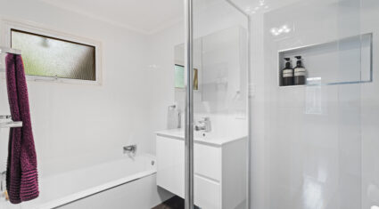 37 Algona St Holland Park West , QLD 4121 Australia