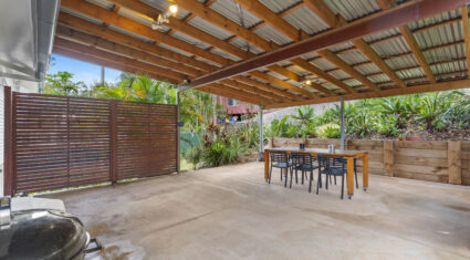 37 Algona St Holland Park West , QLD 4121 Australia