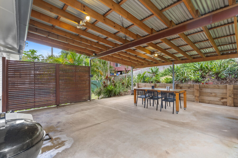 37 Algona St Holland Park West , QLD 4121 Australia