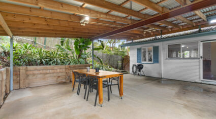 37 Algona St Holland Park West , QLD 4121 Australia