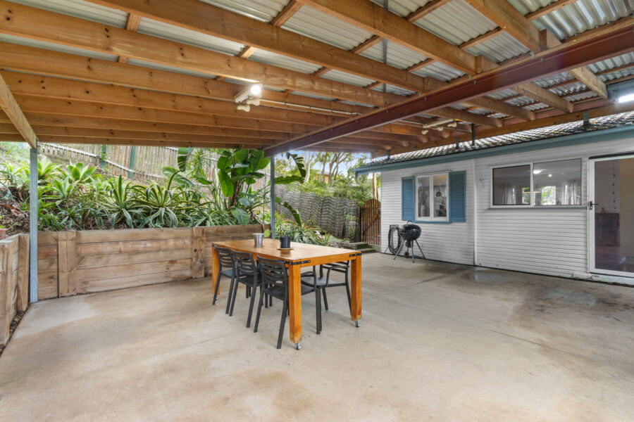 37 Algona St Holland Park West , QLD 4121 Australia