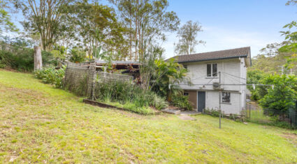 37 Algona St Holland Park West , QLD 4121 Australia