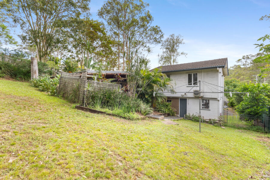 37 Algona St Holland Park West , QLD 4121 Australia