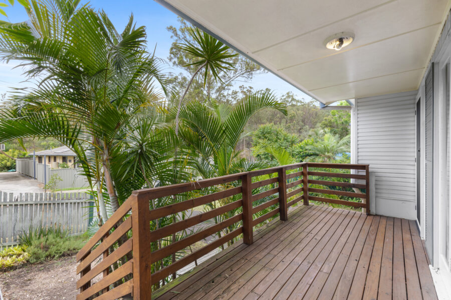 37 Algona St Holland Park West , QLD 4121 Australia