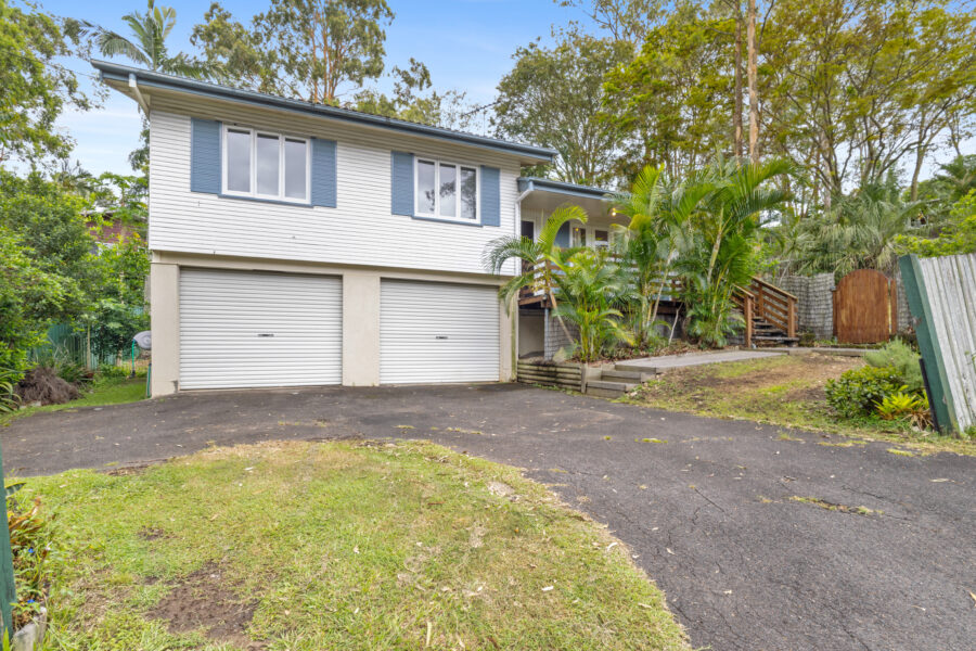 37 Algona St Holland Park West , QLD 4121 Australia