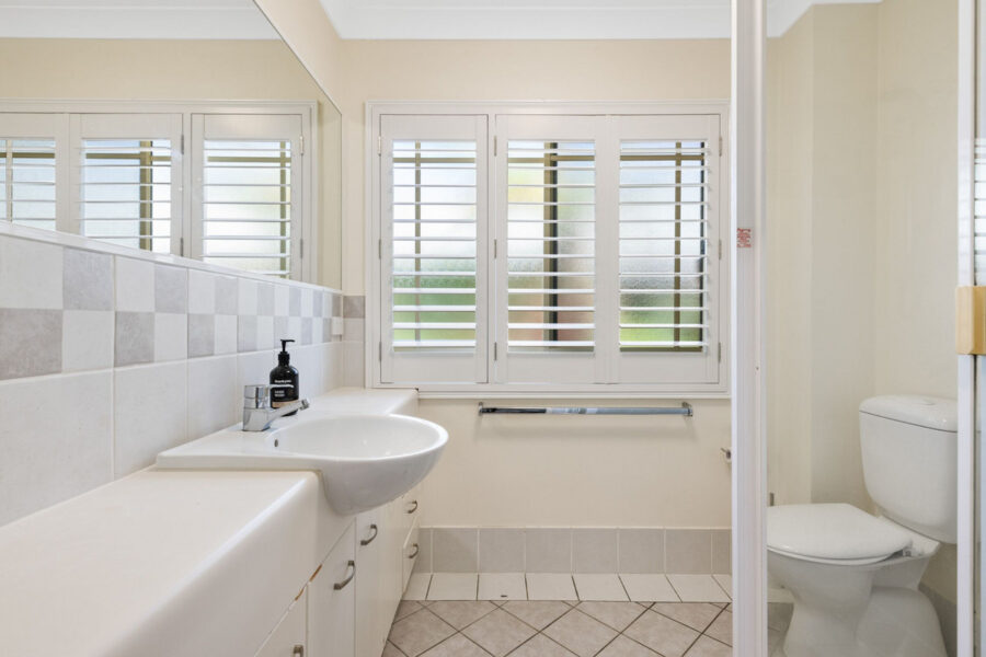 12/360 Simpsons Rd Bardon , QLD 4065 Australia