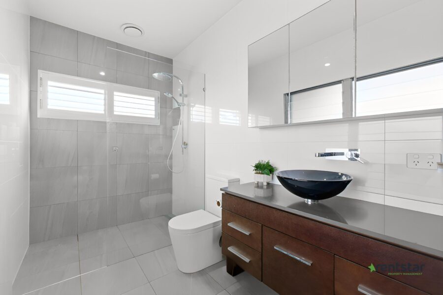 12A Redwood St Stafford Heights , QLD 4053 Australia