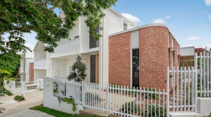 11 Lockyer St Camp Hill , QLD 4152 Australia