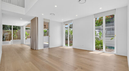 11 Lockyer St Camp Hill , QLD 4152 Australia