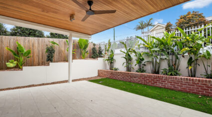 11 Lockyer St Camp Hill , QLD 4152 Australia