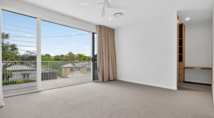 11 Lockyer St Camp Hill , QLD 4152 Australia