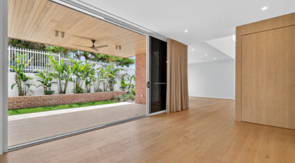 11 Lockyer St Camp Hill , QLD 4152 Australia