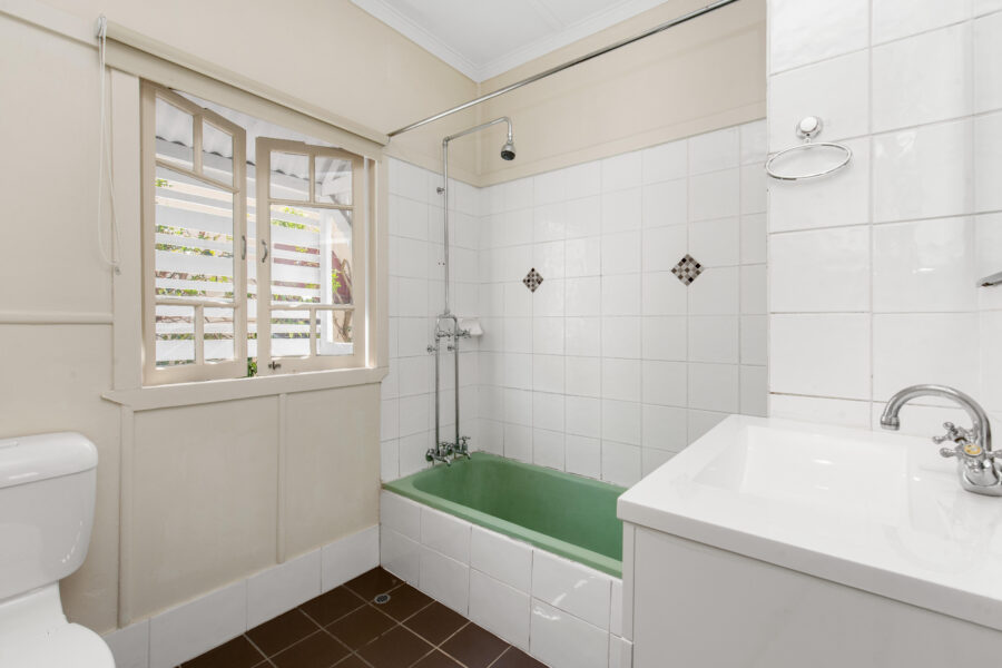 42 Beatrice St Greenslopes , QLD 4120 Australia