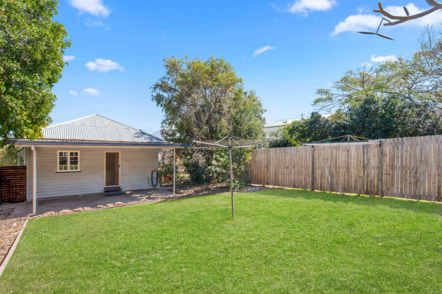 42 Beatrice St Greenslopes , QLD 4120 Australia