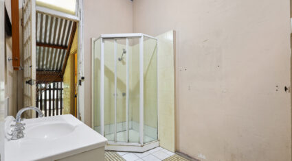 2/231 Shafston Ave Kangaroo Point , QLD 4169 Australia