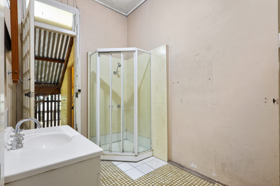 2/231 Shafston Ave Kangaroo Point , QLD 4169 Australia