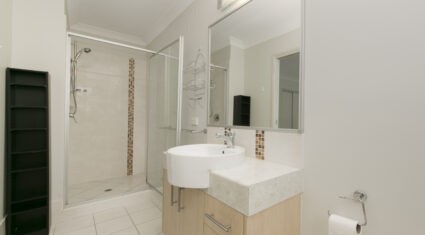 Room 4 - 4/18 Highview Terrace St Lucia , QLD 4067 Australia