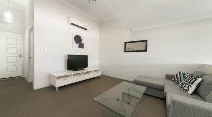 Room 4 - 4/18 Highview Terrace St Lucia , QLD 4067 Australia