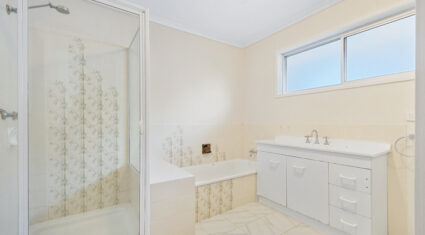 14 Kootangal Cres Ferny Hills , QLD 4055 Australia