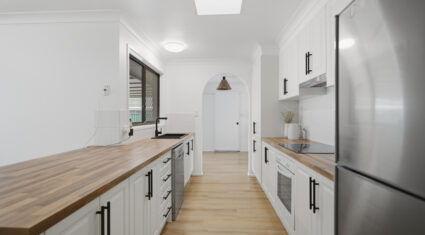 98 Bunya Park Dr Eatons Hill , QLD 4037 Australia