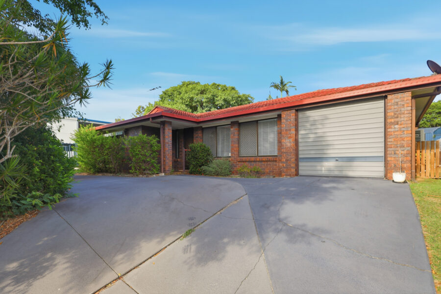 98 Bunya Park Dr Eatons Hill , QLD 4037 Australia