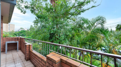 8/8 Carr Street St Lucia , QLD 4067 AUS