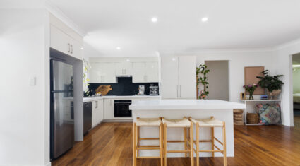 361 Horizon Dr Riverhills , QLD 4074 Australia