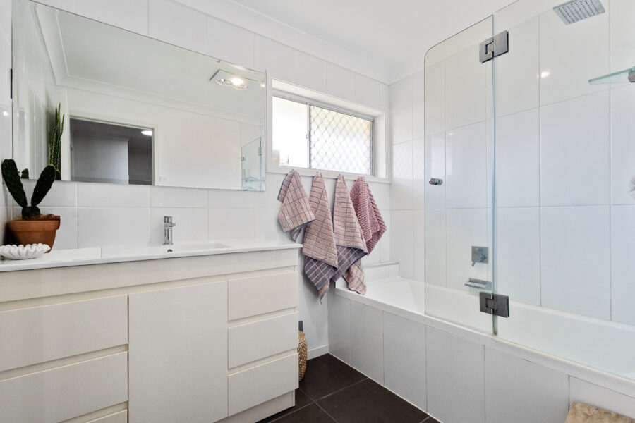 361 Horizon Dr Riverhills , QLD 4074 Australia