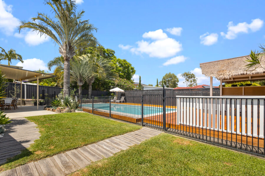 361 Horizon Dr Riverhills , QLD 4074 Australia