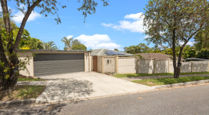 361 Horizon Dr Riverhills , QLD 4074 Australia